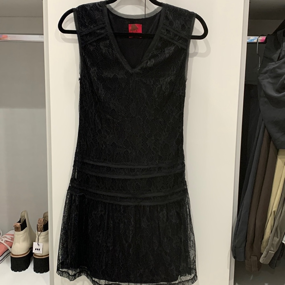 -Juliette Longuet lace dress. Size 4 Like new. Side zip. French designer.